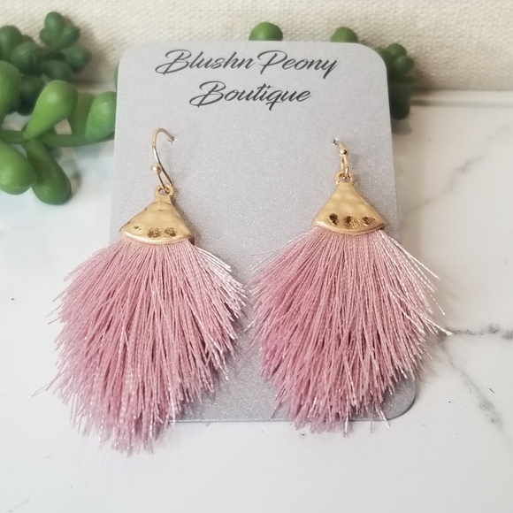 Lilac NEW Fringe Fan Tassel Earrings - Picture 1 of 2